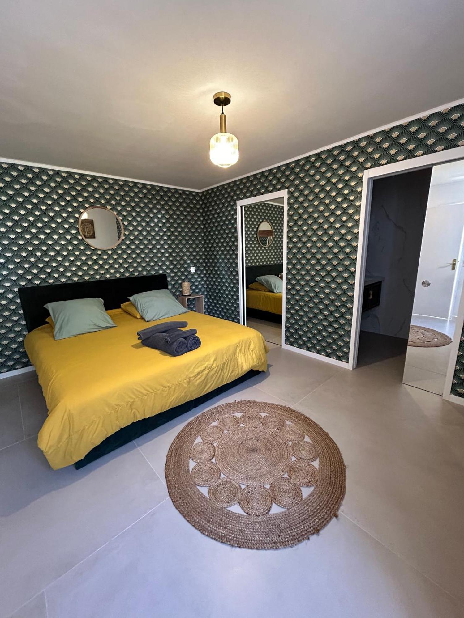 Eze - Appartement Dans Bas De Villa Avec Piscine Pres De Monaco Екстер'єр фото